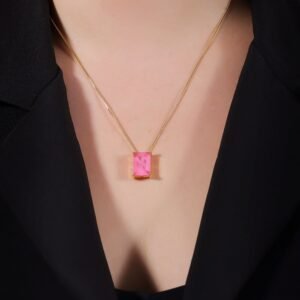 Colar Dourado de Pedra Retangular Rosa - Coleção Almafitana